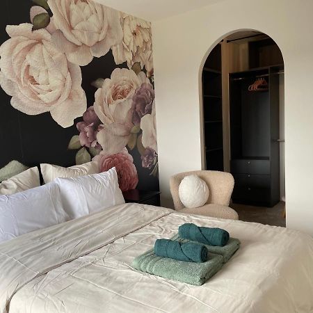 Rose Blossom Apartment In Paris Vanves Exterior photo